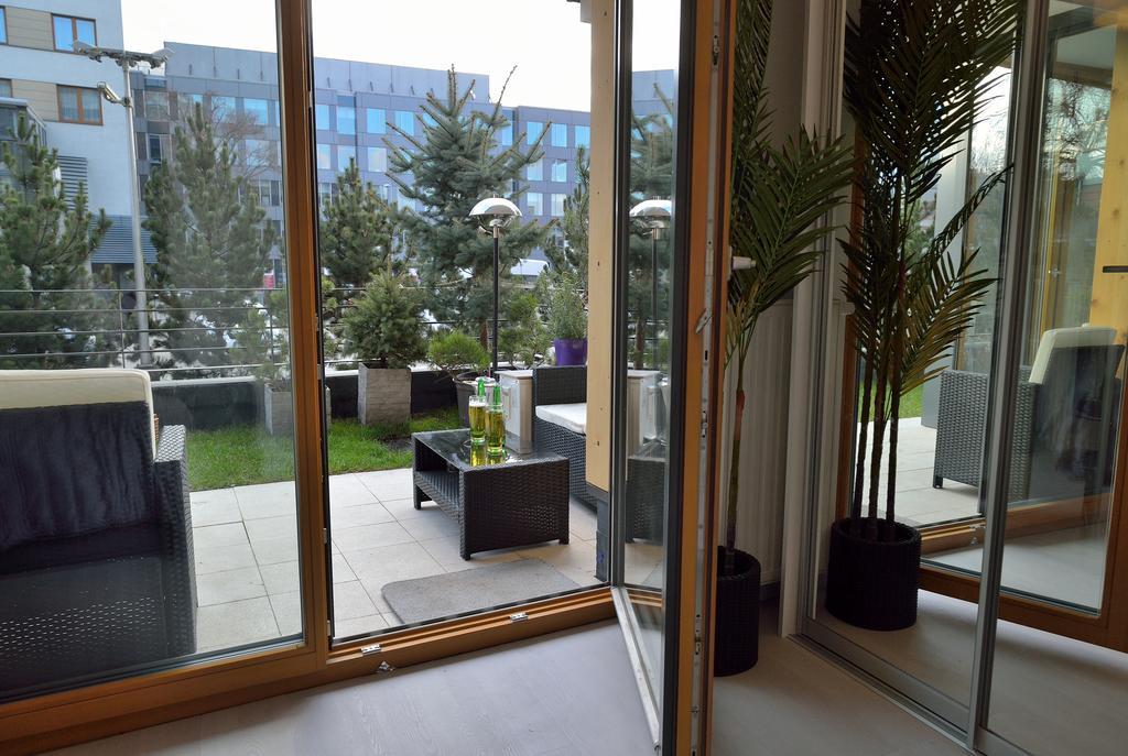 Garden Apartment Cracow- Shopping Mall 1Min, Underground Parking, Family Friendly, City Center 크라쿠프 외부 사진