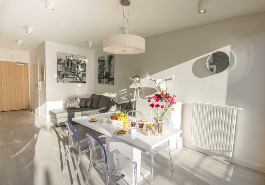 Garden Apartment Cracow- Shopping Mall 1Min, Underground Parking, Family Friendly, City Center 크라쿠프 외부 사진