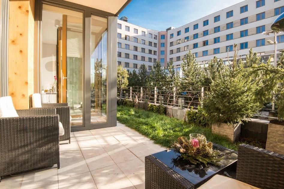 Garden Apartment Cracow- Shopping Mall 1Min, Underground Parking, Family Friendly, City Center 크라쿠프 외부 사진