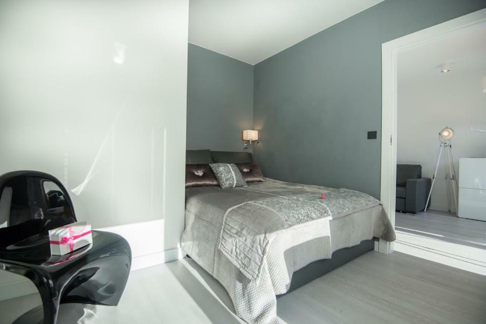 Garden Apartment Cracow- Shopping Mall 1Min, Underground Parking, Family Friendly, City Center 크라쿠프 외부 사진