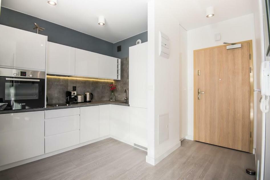 Garden Apartment Cracow- Shopping Mall 1Min, Underground Parking, Family Friendly, City Center 크라쿠프 외부 사진