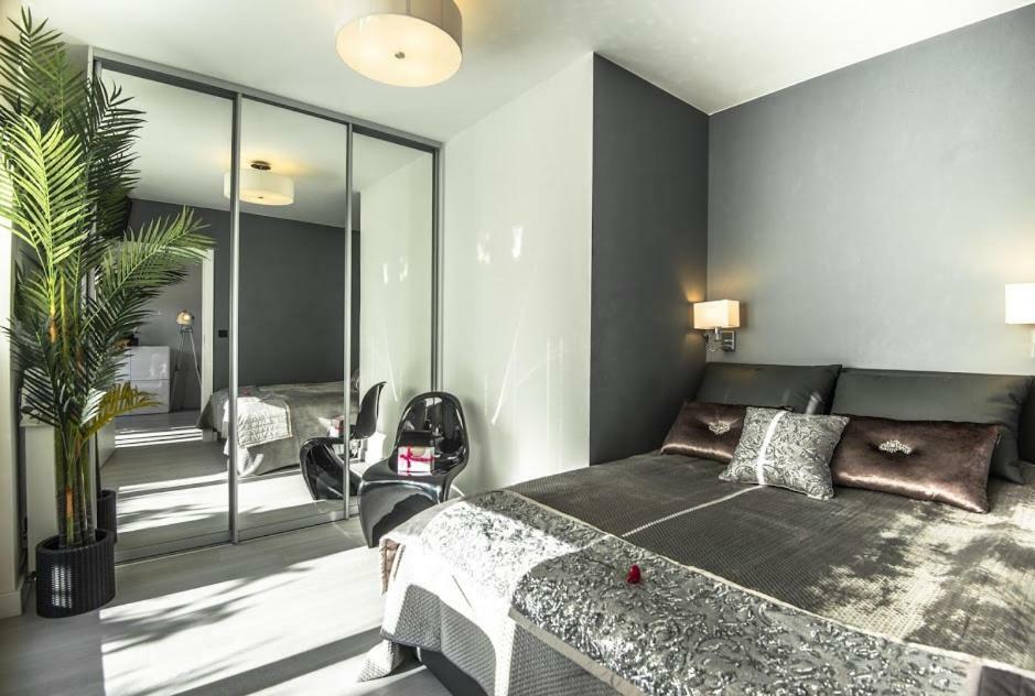 Garden Apartment Cracow- Shopping Mall 1Min, Underground Parking, Family Friendly, City Center 크라쿠프 외부 사진