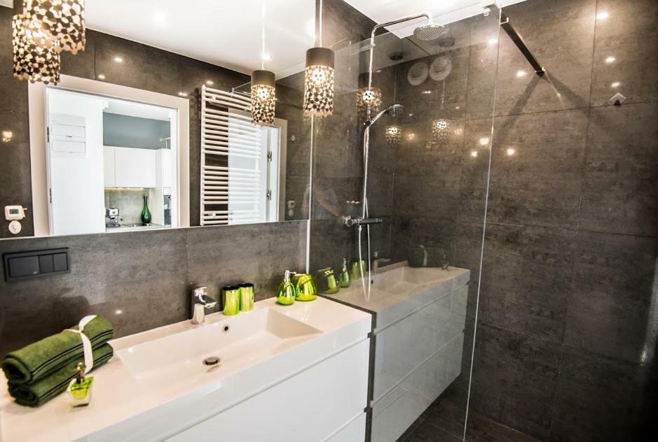 Garden Apartment Cracow- Shopping Mall 1Min, Underground Parking, Family Friendly, City Center 크라쿠프 외부 사진